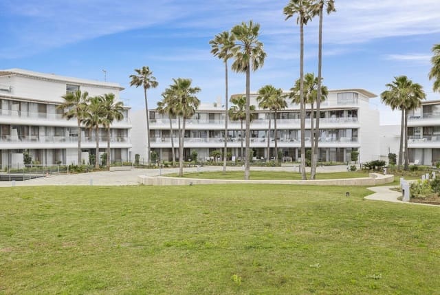 Apartamento de 2 habitaciones en Los Llanos, Estepona en venta con piscina garaje - 850.000 € (Ref: 10179273)