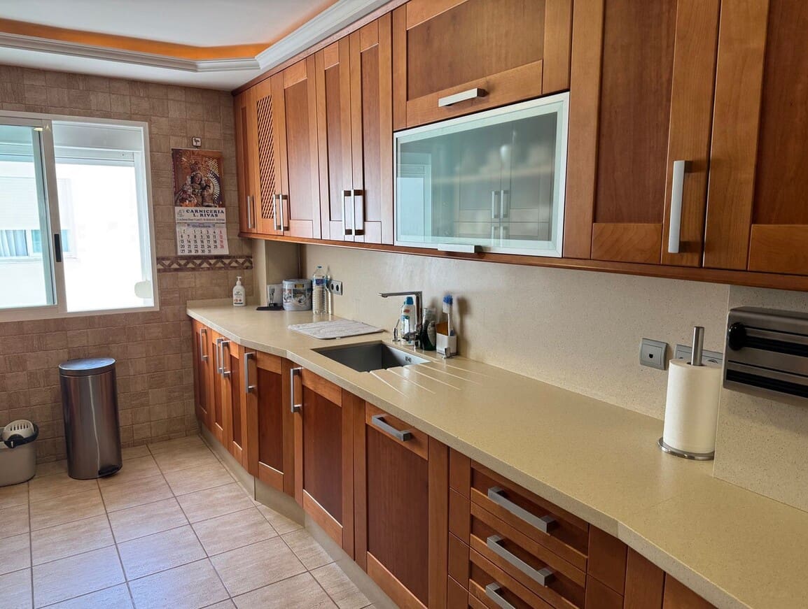 Ático de 4 habitaciones en Estepona en venta con piscina garaje - 695.000 € (Ref: 10179275)