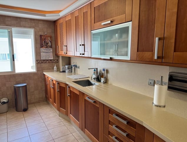 Ático de 4 habitaciones en Los Llanos, Estepona en venta con piscina garaje - 695.000 € (Ref: 10179275)