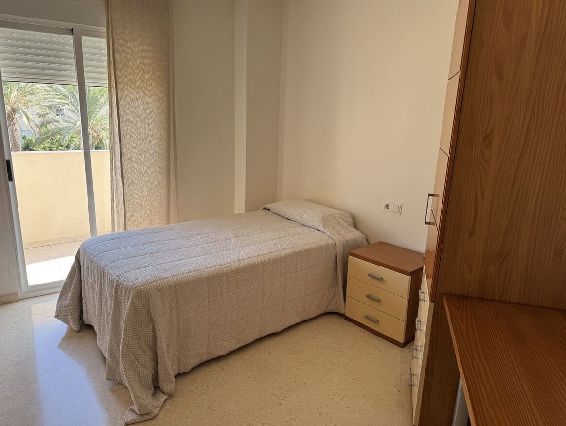 Ático de 4 habitaciones en Estepona en venta con piscina garaje - 695.000 € (Ref: 10179275)
