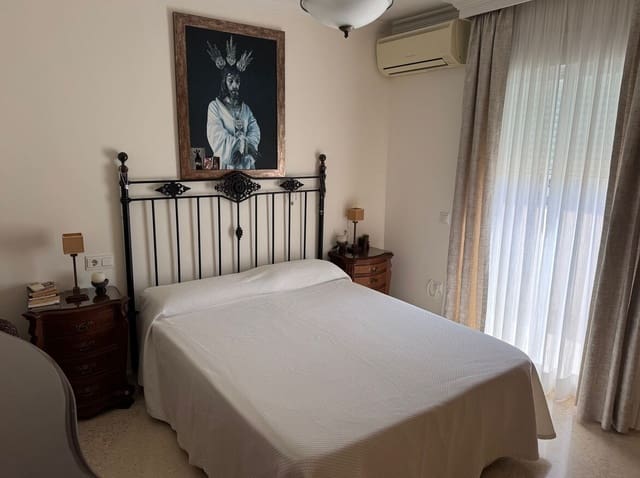 Ático de 4 habitaciones en Los Llanos, Estepona en venta con piscina garaje - 695.000 € (Ref: 10179275)