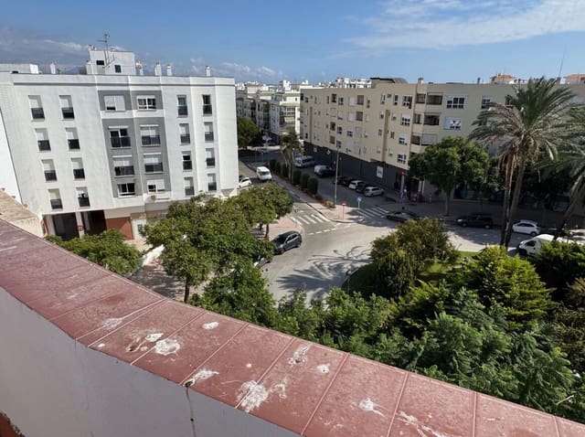 Ático de 4 habitaciones en Los Llanos, Estepona en venta con piscina garaje - 695.000 € (Ref: 10179275)