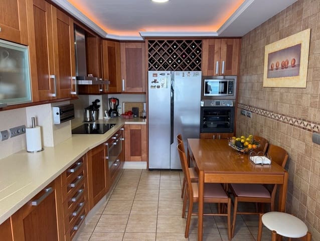 Ático de 4 habitaciones en Los Llanos, Estepona en venta con piscina garaje - 695.000 € (Ref: 10179275)