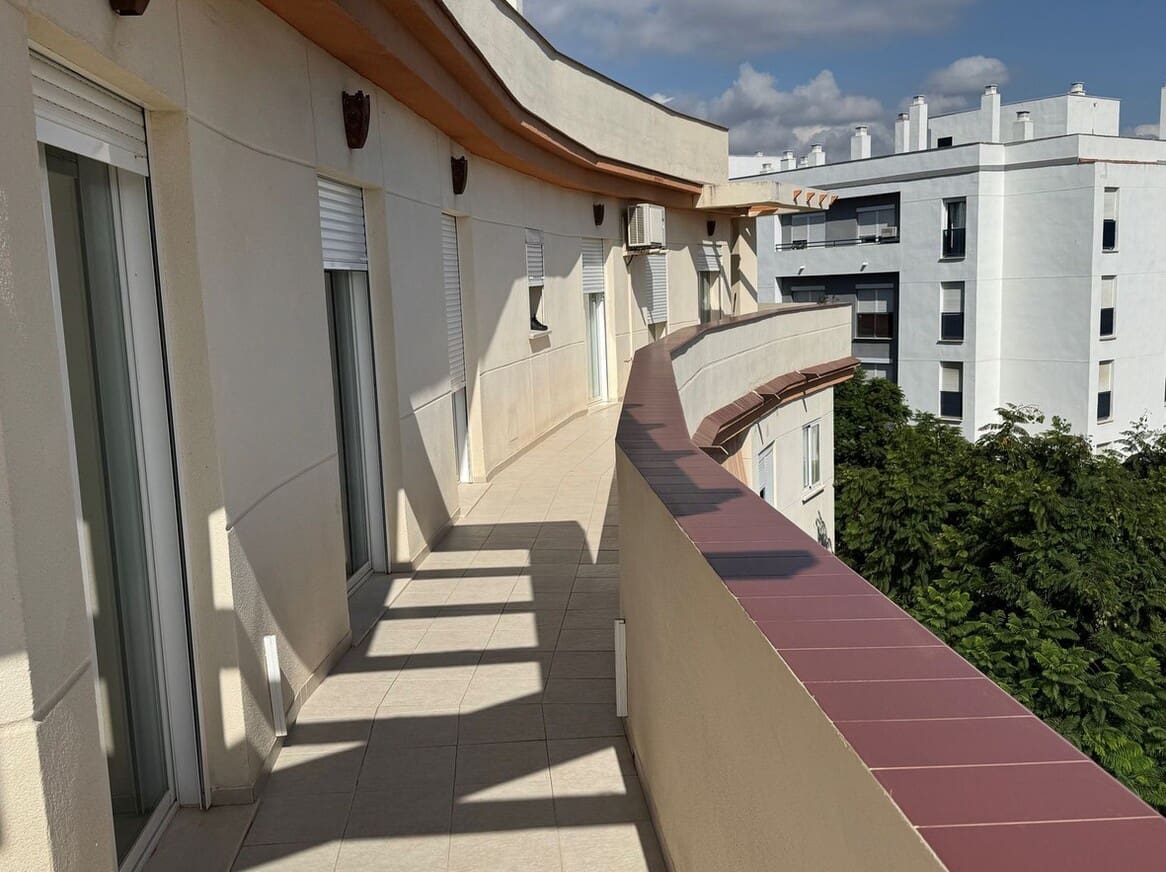 Ático de 4 habitaciones en Estepona en venta con piscina garaje - 695.000 € (Ref: 10179275)