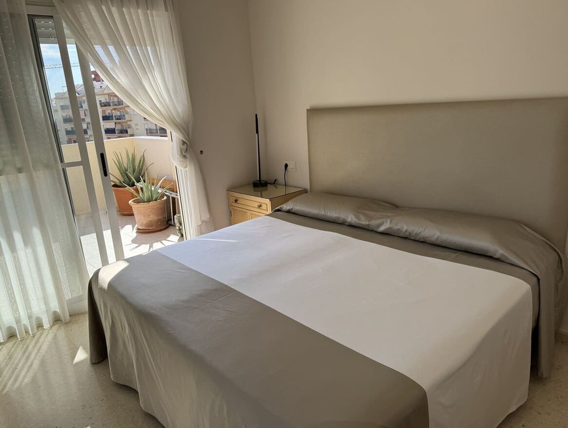 Ático de 4 habitaciones en Estepona en venta con piscina garaje - 695.000 € (Ref: 10179275)