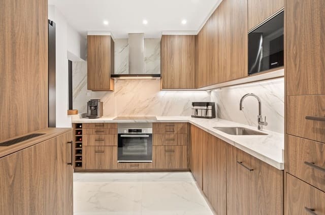 Casa de 1 habitación en Los Llanos, Estepona en venta con garaje - 695.000 € (Ref: 10179276)