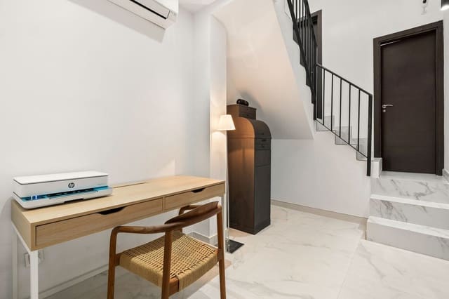 Casa de 1 habitación en Los Llanos, Estepona en venta con garaje - 695.000 € (Ref: 10179276)