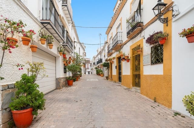 Casa de 1 habitación en Los Llanos, Estepona en venta con garaje - 695.000 € (Ref: 10179276)