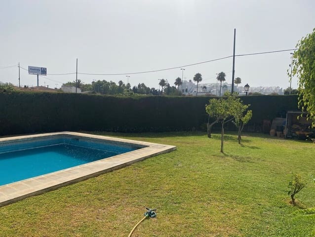 Chalet de 5 habitaciones en Los Llanos, Estepona en venta con piscina - 689.000 € (Ref: 10179277)