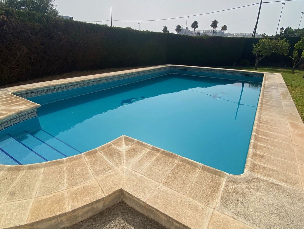 5 chambre Villa/Maison à vendre à Estepona avec piscine - 689 000 € (Ref: 10179277)