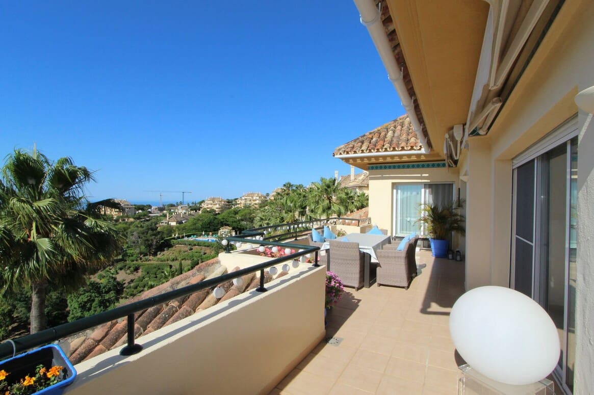 3 bedroom Penthouse for sale in Elviria with pool garage - € 1,399,000 (Ref: 10179282)