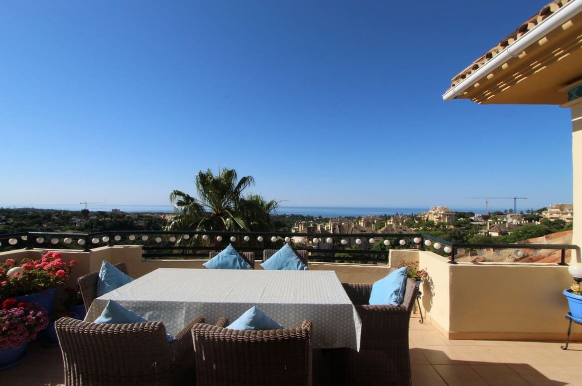 3 bedroom Penthouse for sale in Elviria with pool garage - € 1,399,000 (Ref: 10179282)
