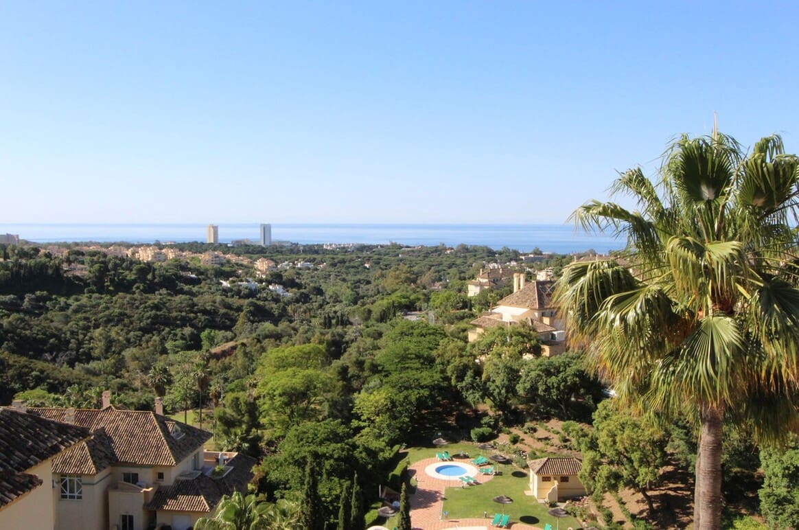3 bedroom Penthouse for sale in Elviria with pool garage - € 1,399,000 (Ref: 10179282)