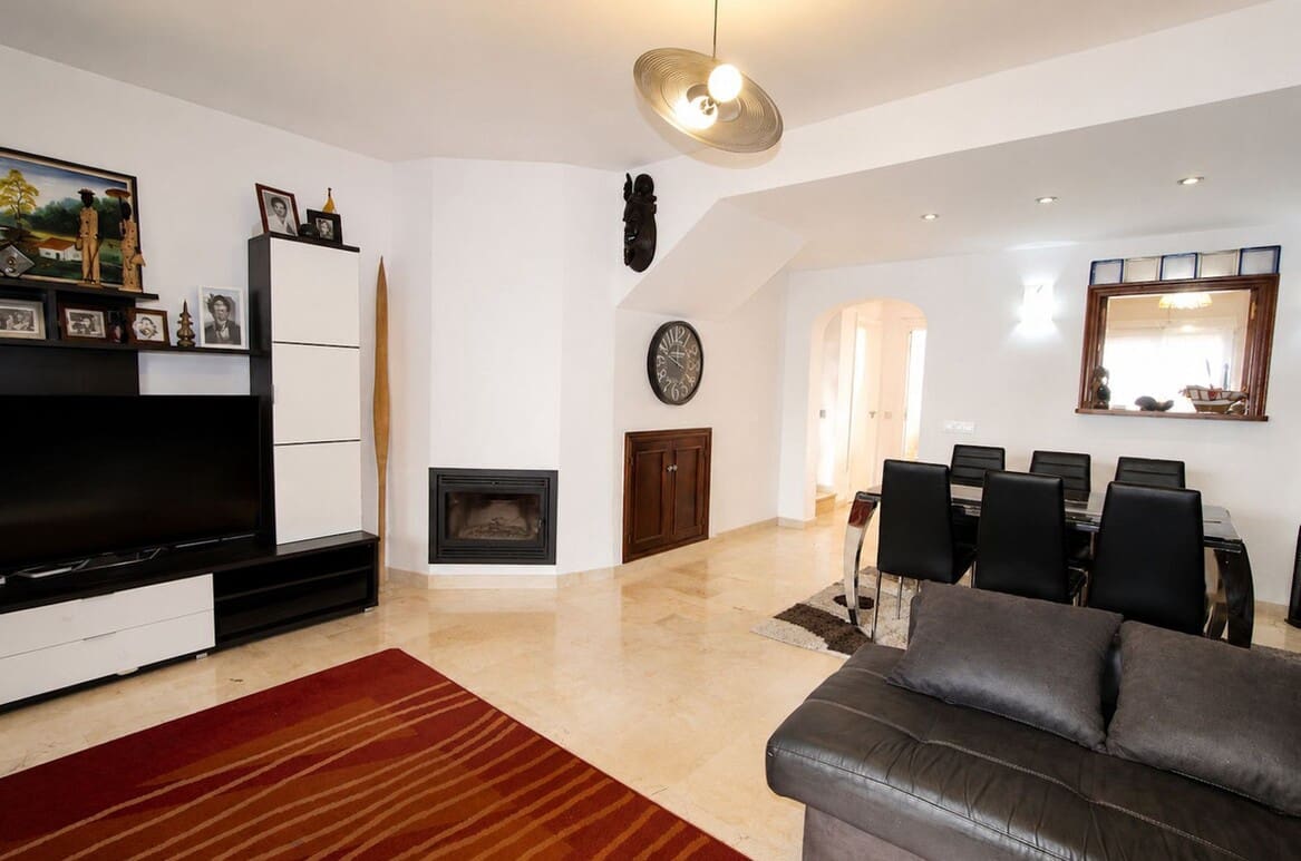 5 Zimmer Haus zu verkaufen in Marbella mit Pool Garage - 560.000 € (Ref: 10179283)