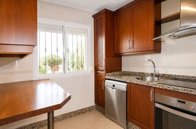 5 Zimmer Haus zu verkaufen in Marbella mit Pool Garage - 560.000 € (Ref: 10179283)