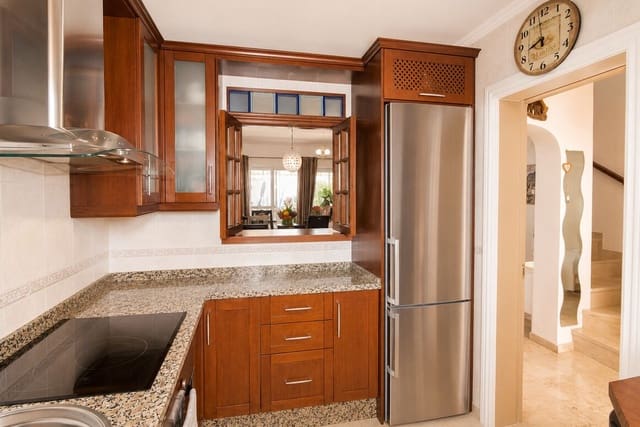 5 Zimmer Haus zu verkaufen in Marbella mit Pool Garage - 560.000 € (Ref: 10179283)