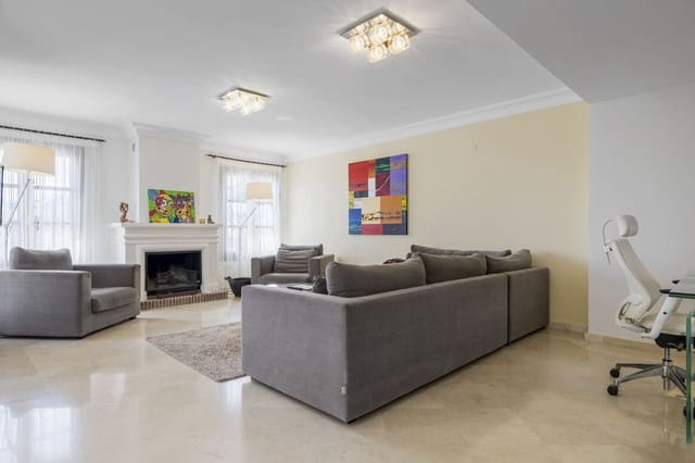 5 soverom Hus til salgs i Benahavís pueblo, Benahavís med svømmebasseng garasje - € 995 000 (Ref: 10179284)