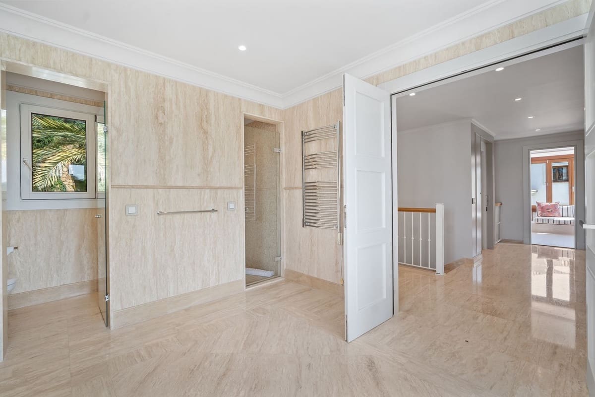 16 soverom Villa til salgs i Benahavis med svømmebasseng garasje - € 13 950 000 (Ref: 10179286)