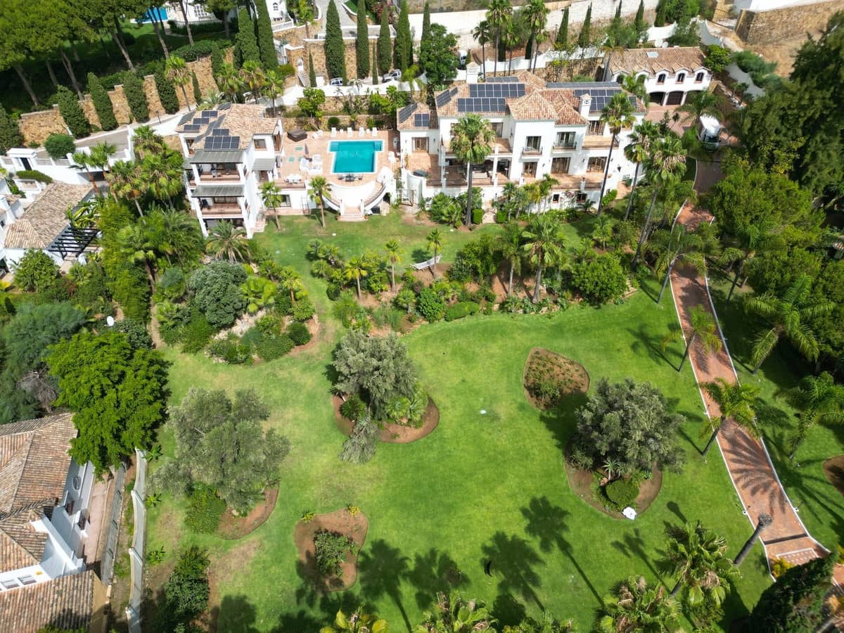 16 soverom Villa til salgs i Benahavis med svømmebasseng garasje - € 13 950 000 (Ref: 10179286)