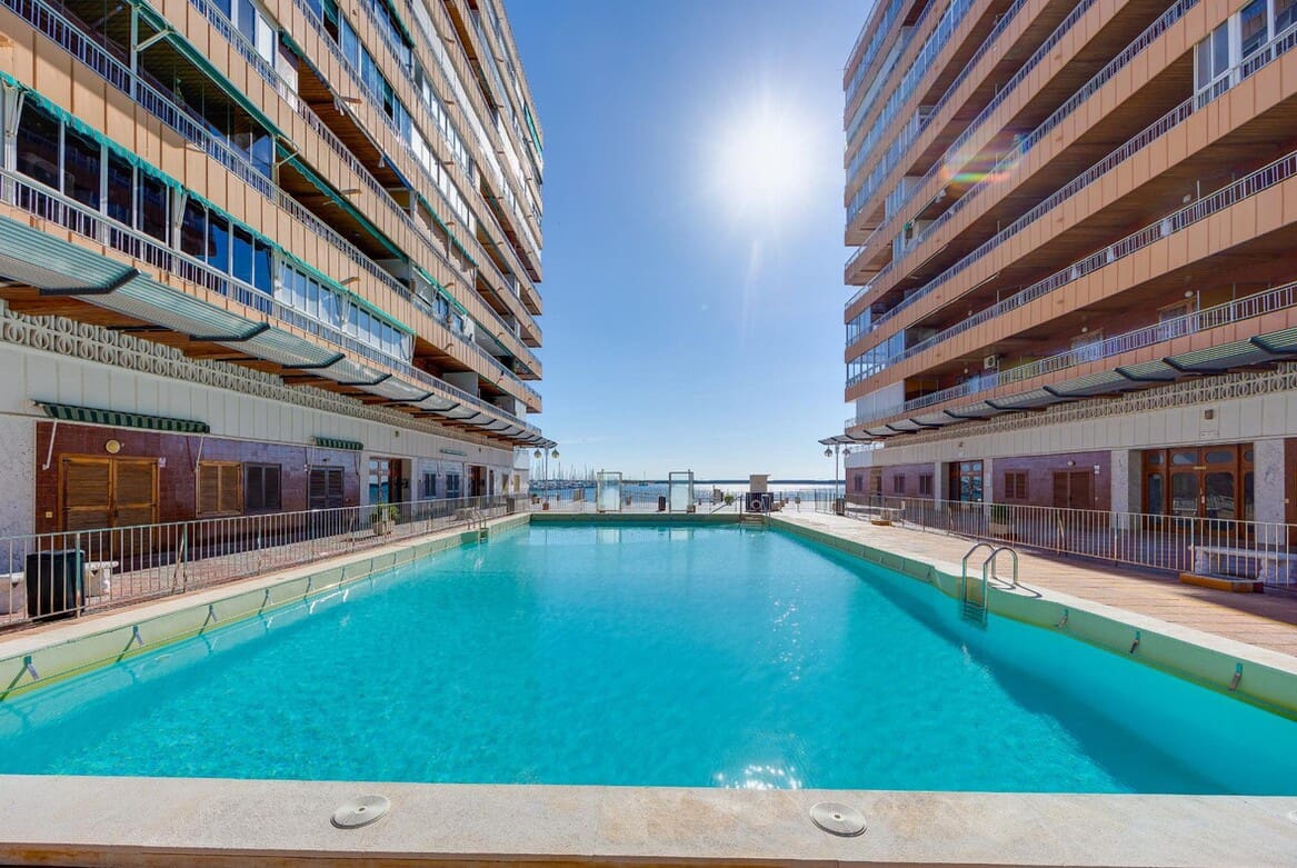 2 sovrum Lägenhet till salu i Torrevieja med pool - 550 000 € (Ref: 10180387)