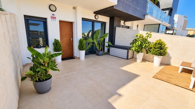 3 soveværelse Byhus til salg i Villamartin, Orihuela med swimmingpool garage - € 395.000 (Ref: 10180388)