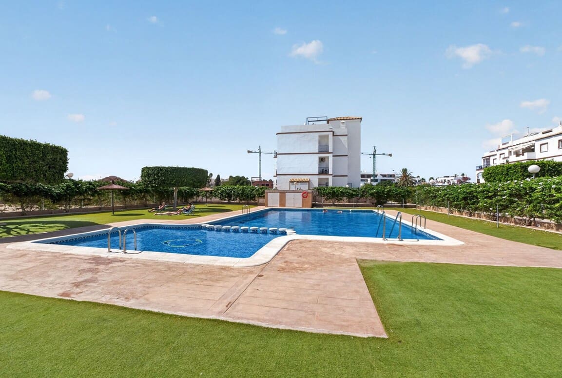 Apartamento de 2 habitaciones en Orihuela Costa en venta con piscina garaje - 230.000 € (Ref: 10180389)