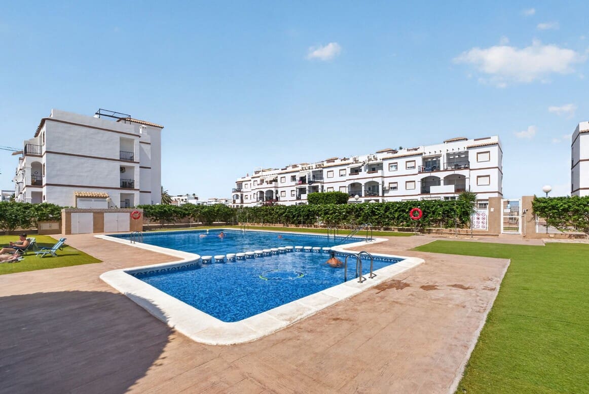 Apartamento de 2 habitaciones en Orihuela Costa en venta con piscina garaje - 230.000 € (Ref: 10180389)