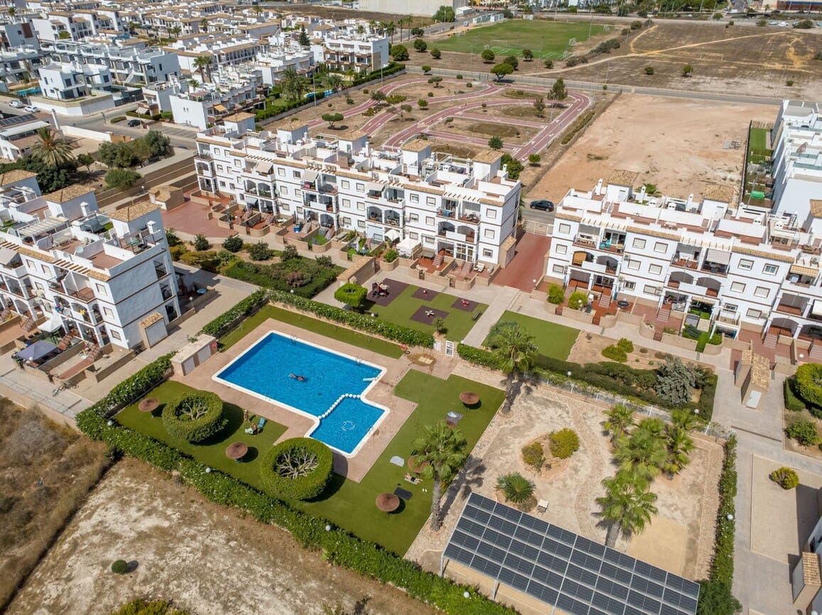 Apartamento de 2 habitaciones en Orihuela Costa en venta con piscina garaje - 230.000 € (Ref: 10180389)