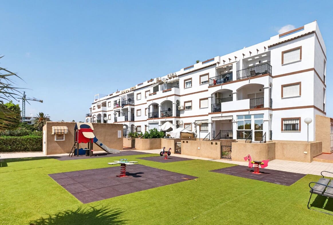 Apartamento de 2 habitaciones en Orihuela Costa en venta con piscina garaje - 230.000 € (Ref: 10180389)