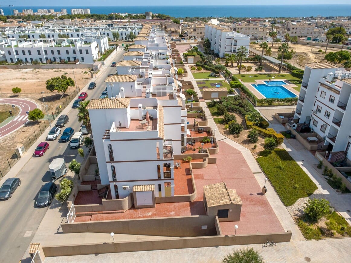 Apartamento de 2 habitaciones en Orihuela Costa en venta con piscina garaje - 230.000 € (Ref: 10180389)
