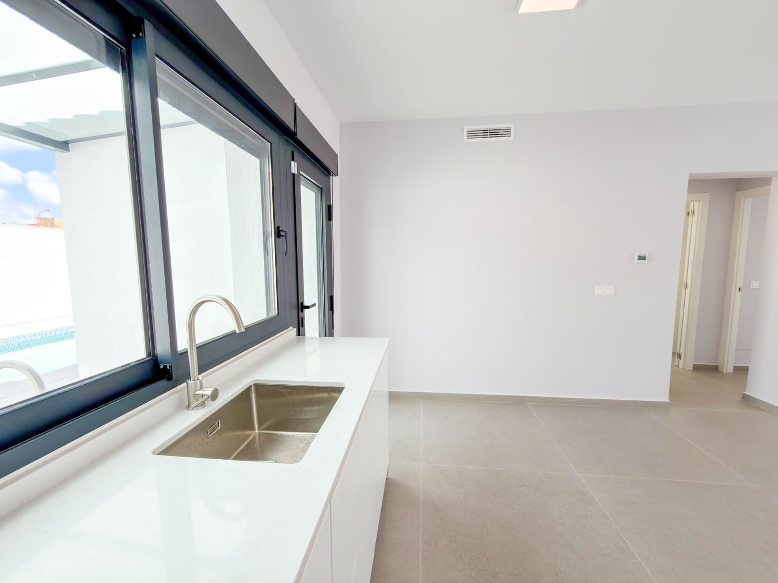 Chalet de 3 habitaciones en La Siesta en venta con piscina garaje - 499.000 € (Ref: 10180391)
