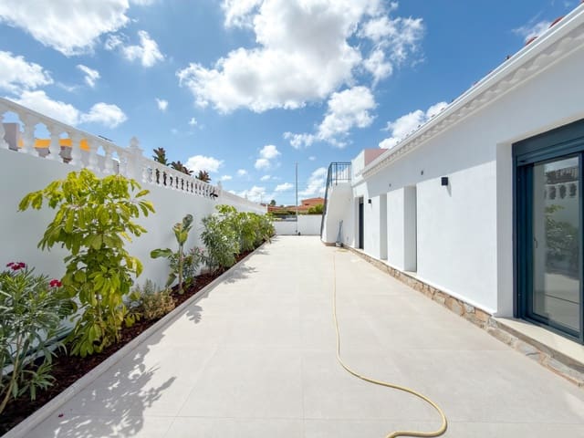 3 soveværelse Villa til salg i La Siesta, Torrevieja med swimmingpool garage - € 499.000 (Ref: 10180391)