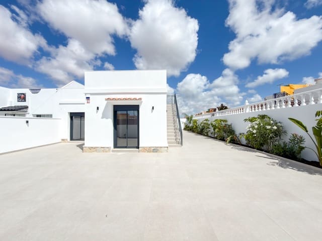 3 soveværelse Villa til salg i La Siesta, Torrevieja med swimmingpool garage - € 499.000 (Ref: 10180391)