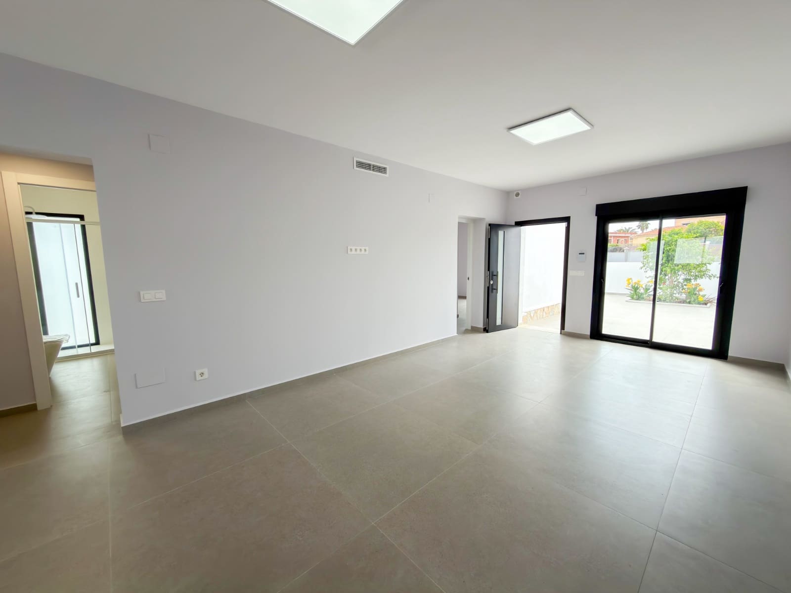 Chalet de 3 habitaciones en La Siesta en venta con piscina garaje - 499.000 € (Ref: 10180391)