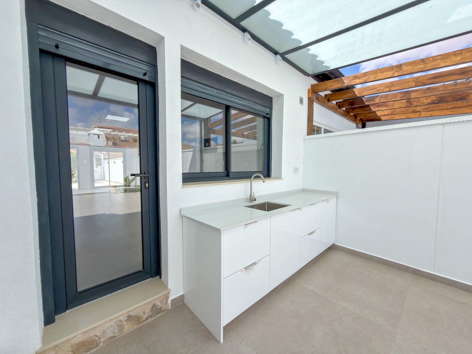 Chalet de 3 habitaciones en La Siesta en venta con piscina garaje - 499.000 € (Ref: 10180391)