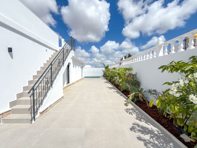 3 soveværelse Villa til salg i La Siesta, Torrevieja med swimmingpool garage - € 499.000 (Ref: 10180391)