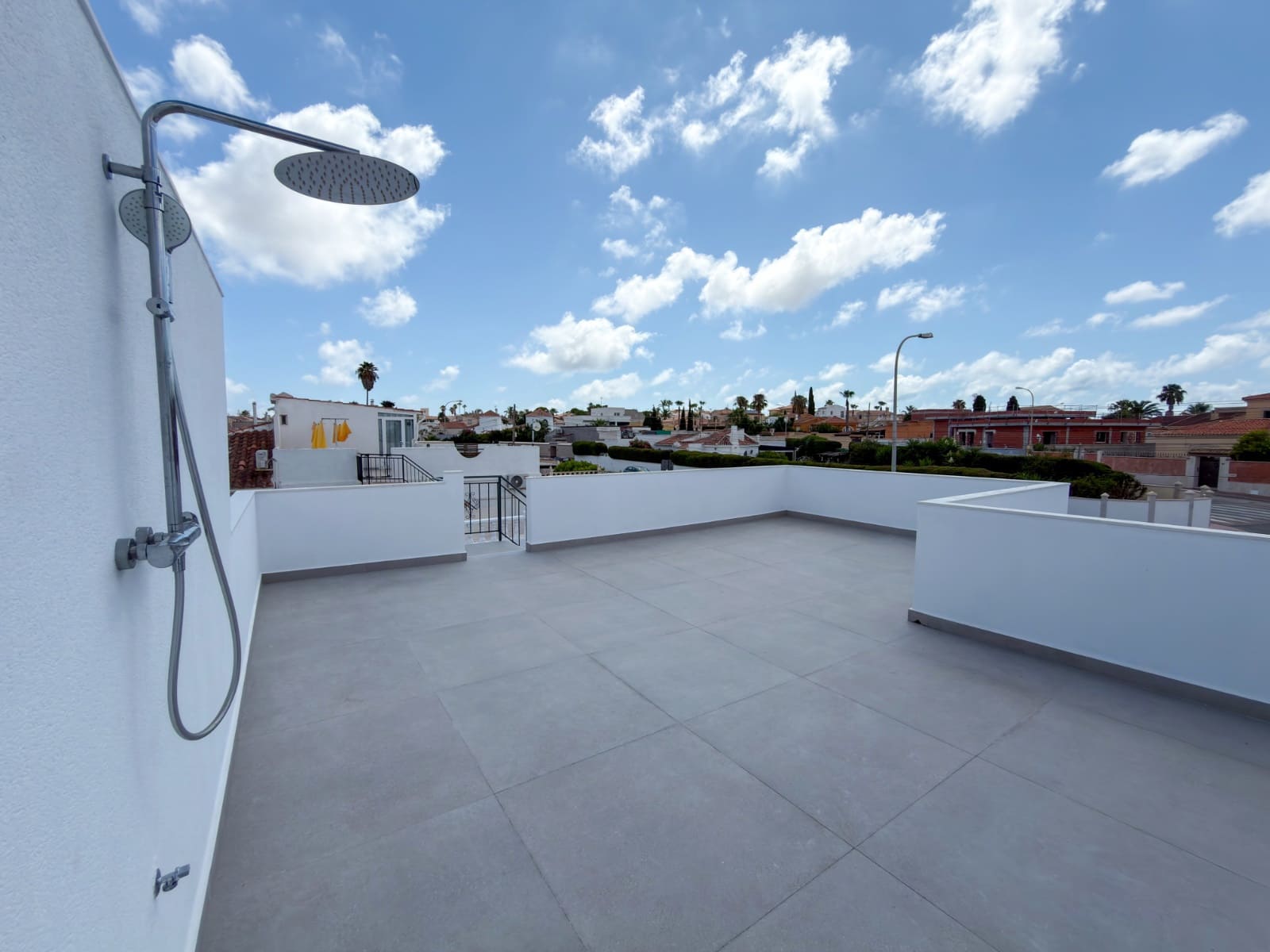 Chalet de 3 habitaciones en La Siesta en venta con piscina garaje - 499.000 € (Ref: 10180391)