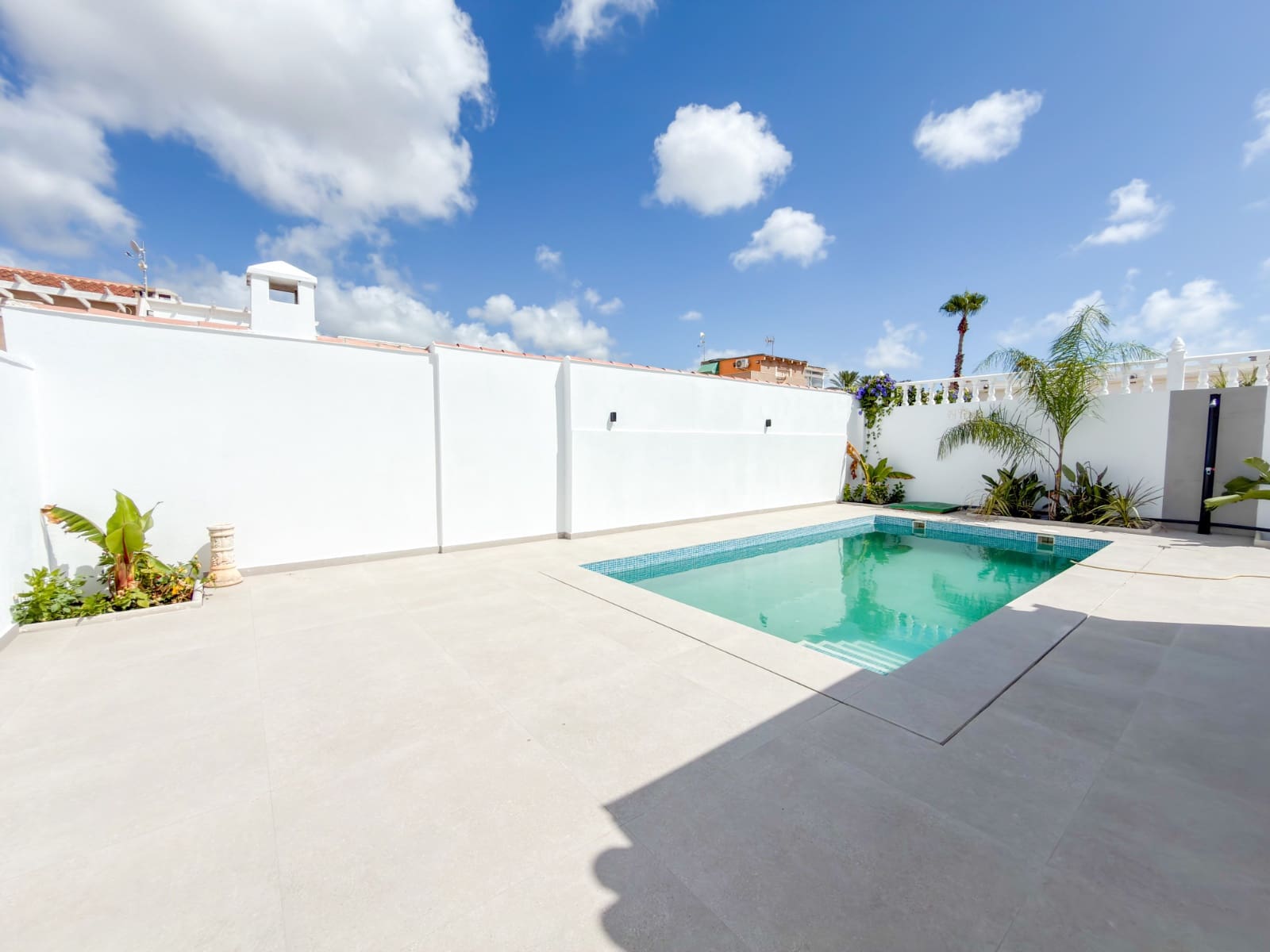 Chalet de 3 habitaciones en La Siesta en venta con piscina garaje - 499.000 € (Ref: 10180391)