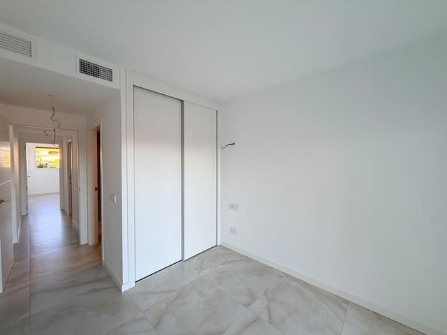 Apartamento de 2 habitaciones en Punta Prima, Orihuela en venta con piscina garaje - 380.000 € (Ref: 10180394)