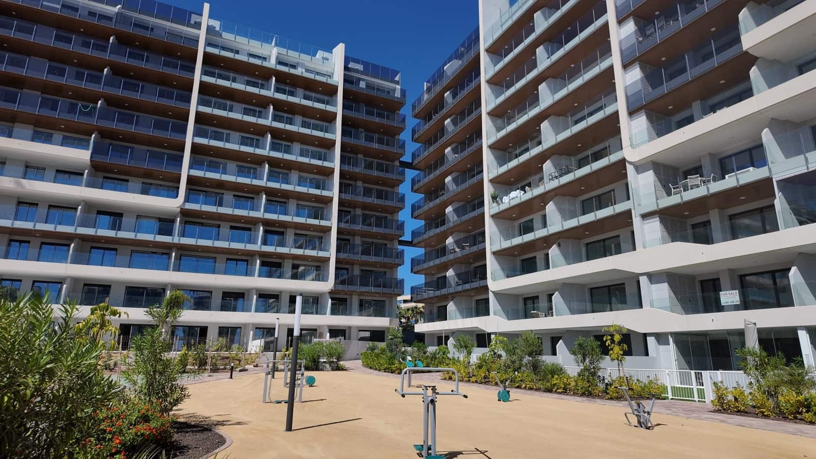 Apartamento de 2 habitaciones en Orihuela Costa en venta con piscina garaje - 380.000 € (Ref: 10180394)