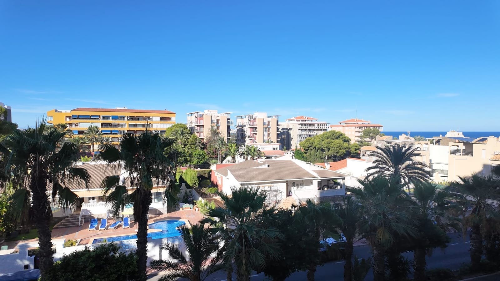 Apartamento de 2 habitaciones en Orihuela Costa en venta con piscina garaje - 380.000 € (Ref: 10180394)