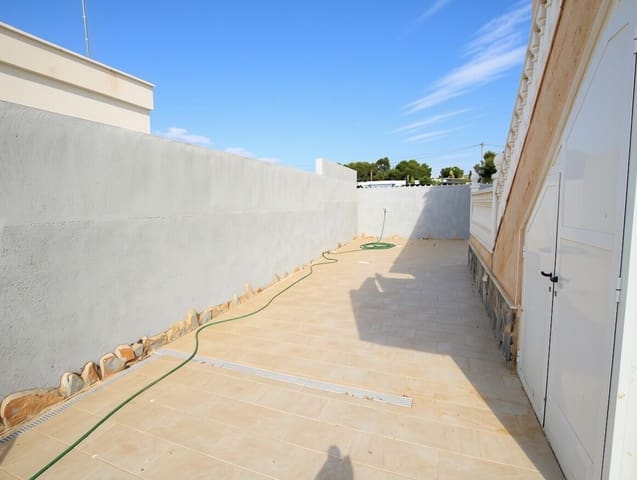5 soverom Villa til salgs i Campoamor, Orihuela med svømmebasseng garasje - € 510 000 (Ref: 10182818)