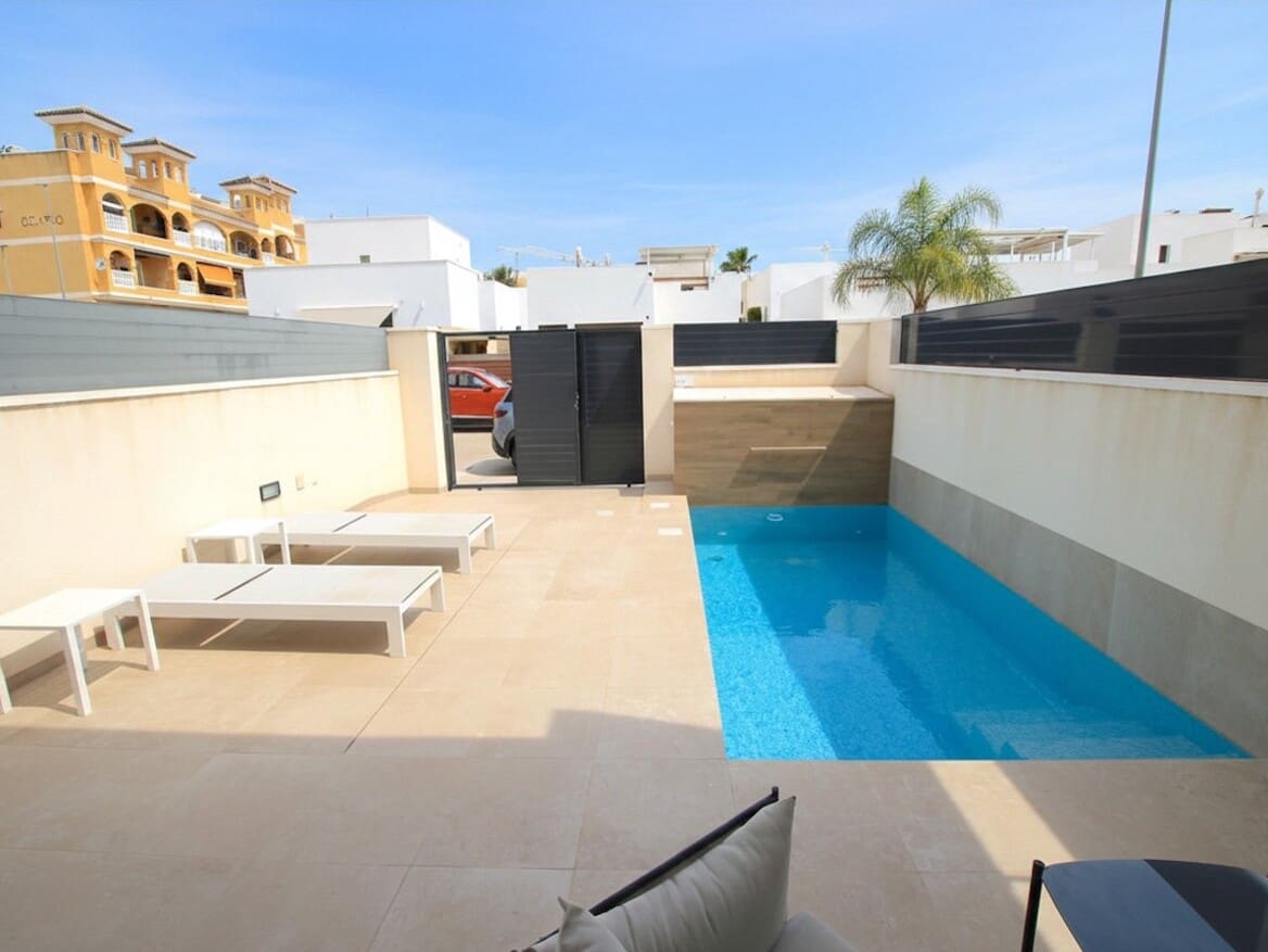3 slaapkamer Villa te koop in Benijofar met zwembad garage - € 349.950 (Ref: 10182819)
