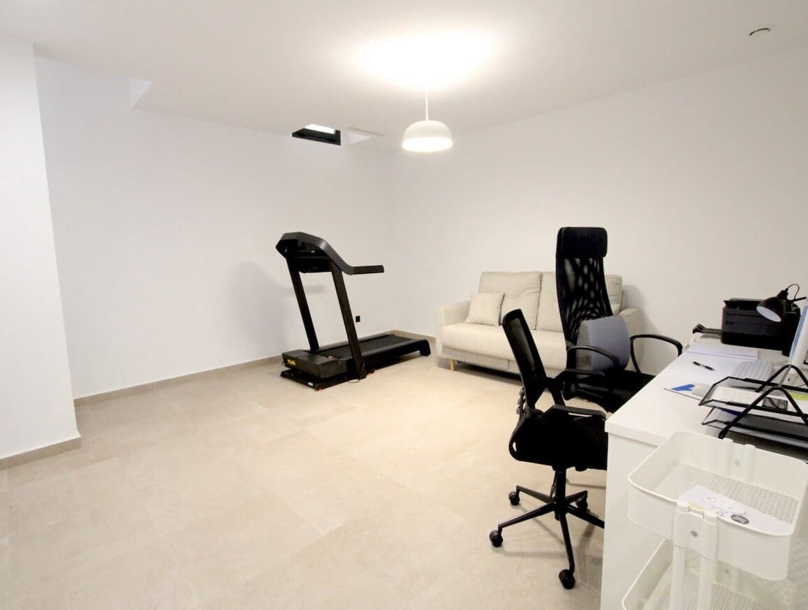 3 slaapkamer Villa te koop in Benijofar met zwembad garage - € 349.950 (Ref: 10182819)