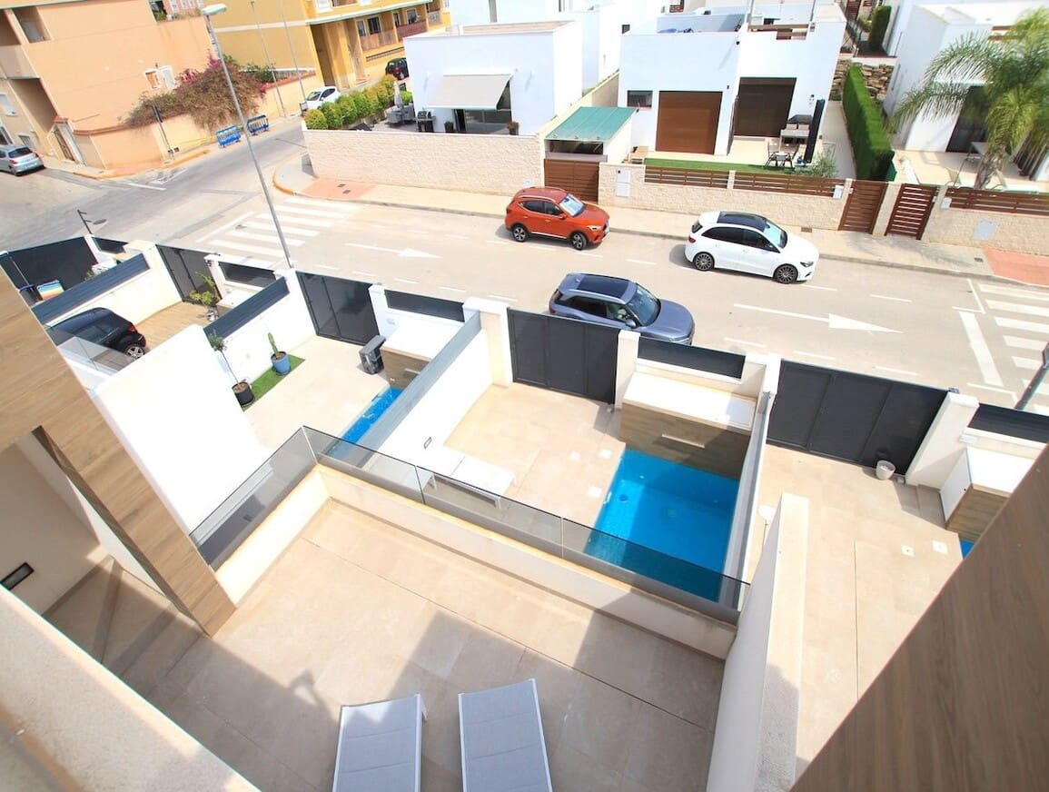 3 slaapkamer Villa te koop in Benijofar met zwembad garage - € 349.950 (Ref: 10182819)