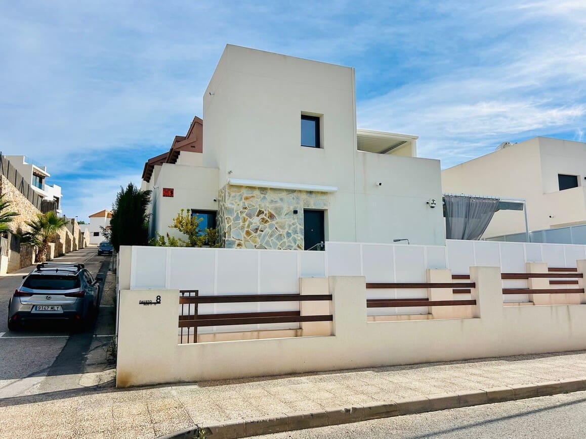 4 soveværelse Villa til salg i Orihuela Costa med swimmingpool garage - € 550.000 (Ref: 10182820)