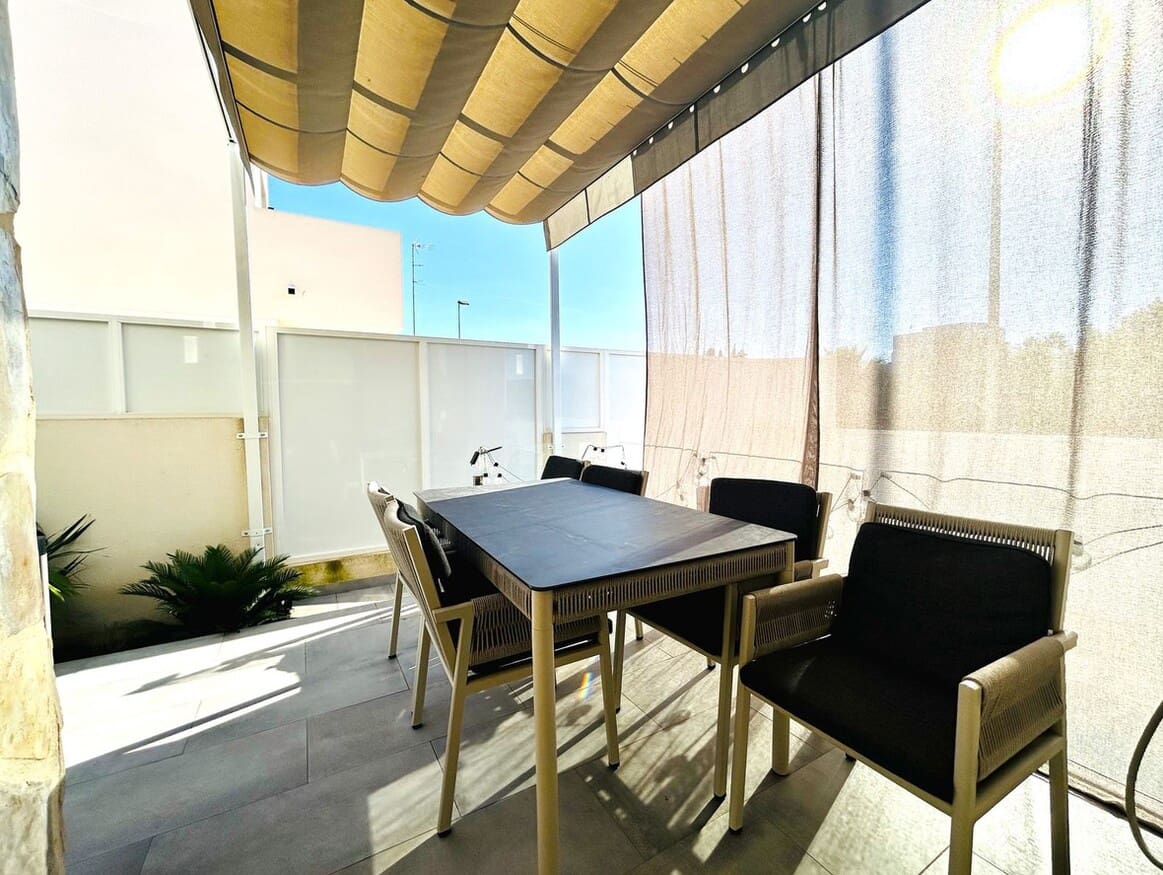4 soveværelse Villa til salg i Orihuela Costa med swimmingpool garage - € 550.000 (Ref: 10182820)