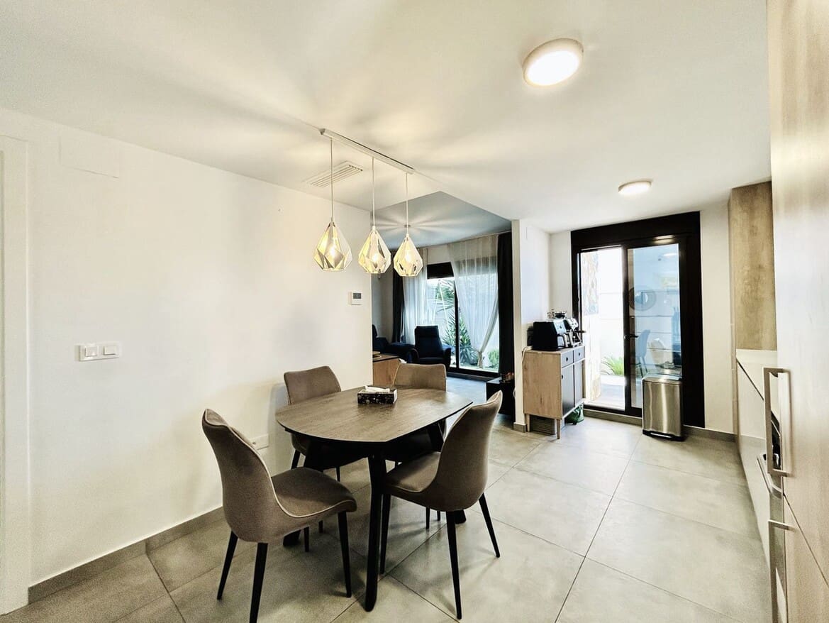 4 soveværelse Villa til salg i Orihuela Costa med swimmingpool garage - € 550.000 (Ref: 10182820)