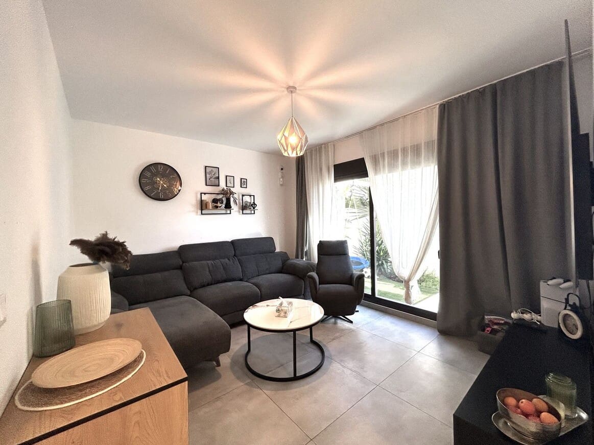 4 soveværelse Villa til salg i Orihuela Costa med swimmingpool garage - € 550.000 (Ref: 10182820)