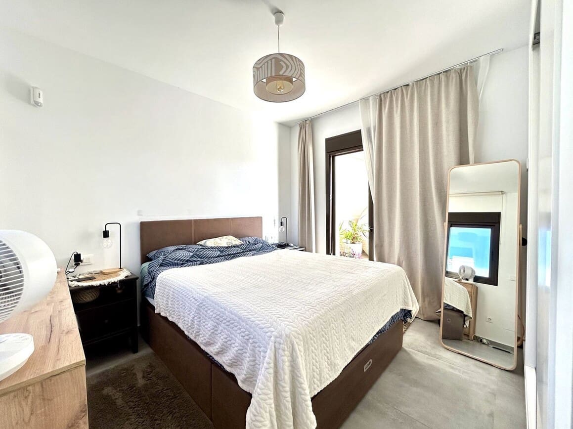 4 soveværelse Villa til salg i Orihuela Costa med swimmingpool garage - € 550.000 (Ref: 10182820)